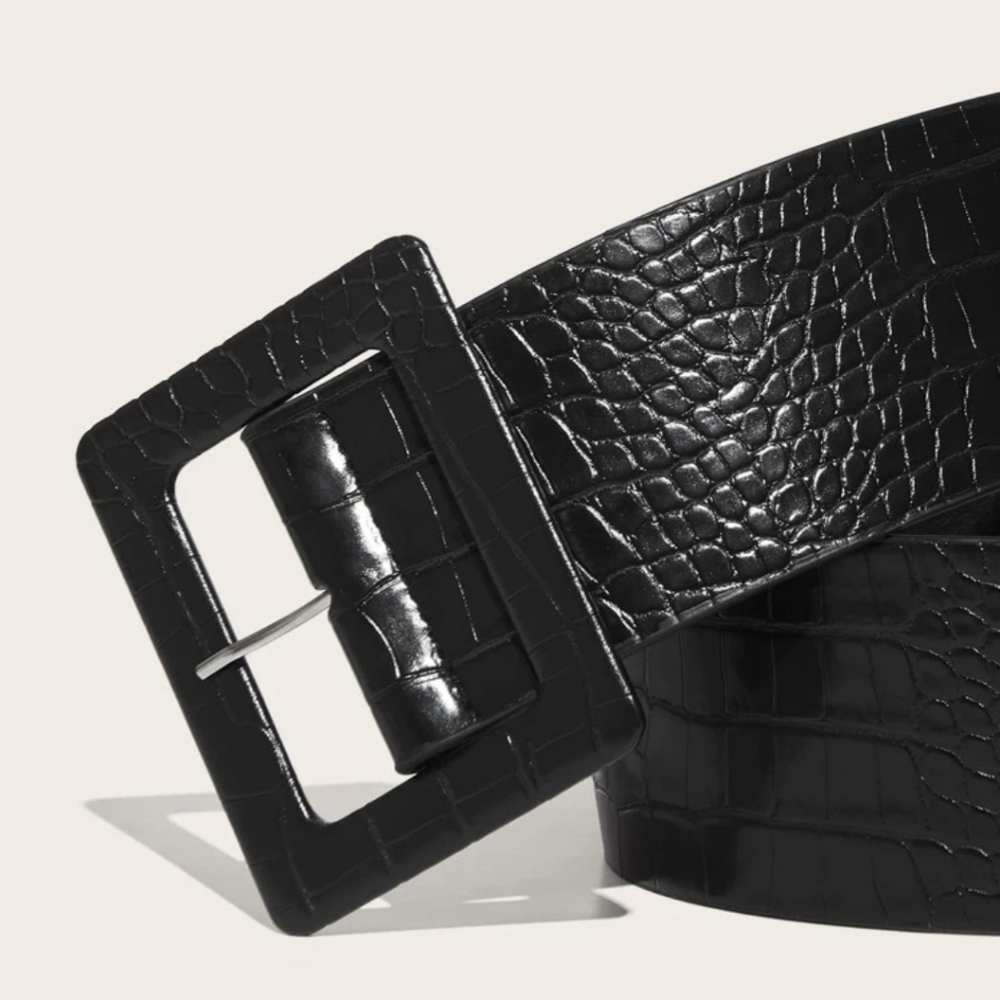 faux crocodile Leather belt...very wide..size M-L.black.